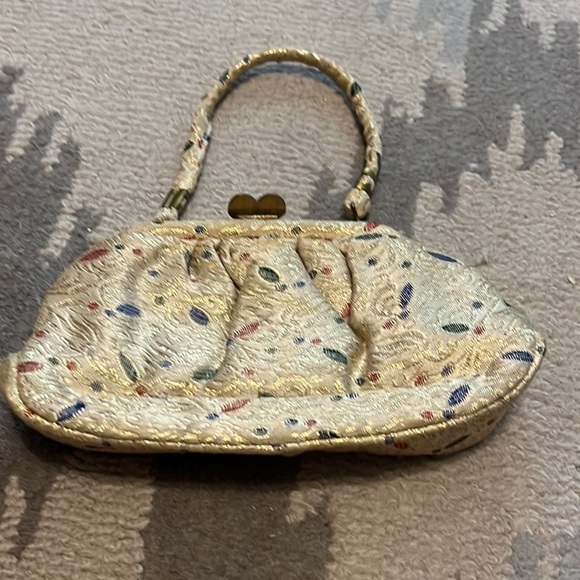 Vintage, small purse with gold, multi design, pattern, and silk inside - Picture 7 of 15